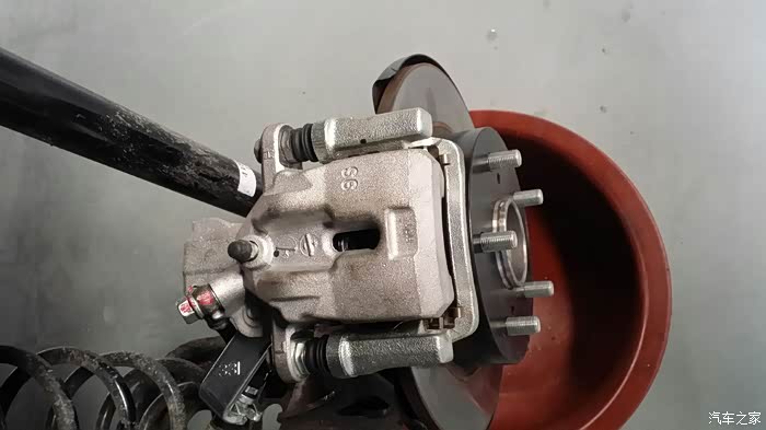 今天下午换了后刹车分泵