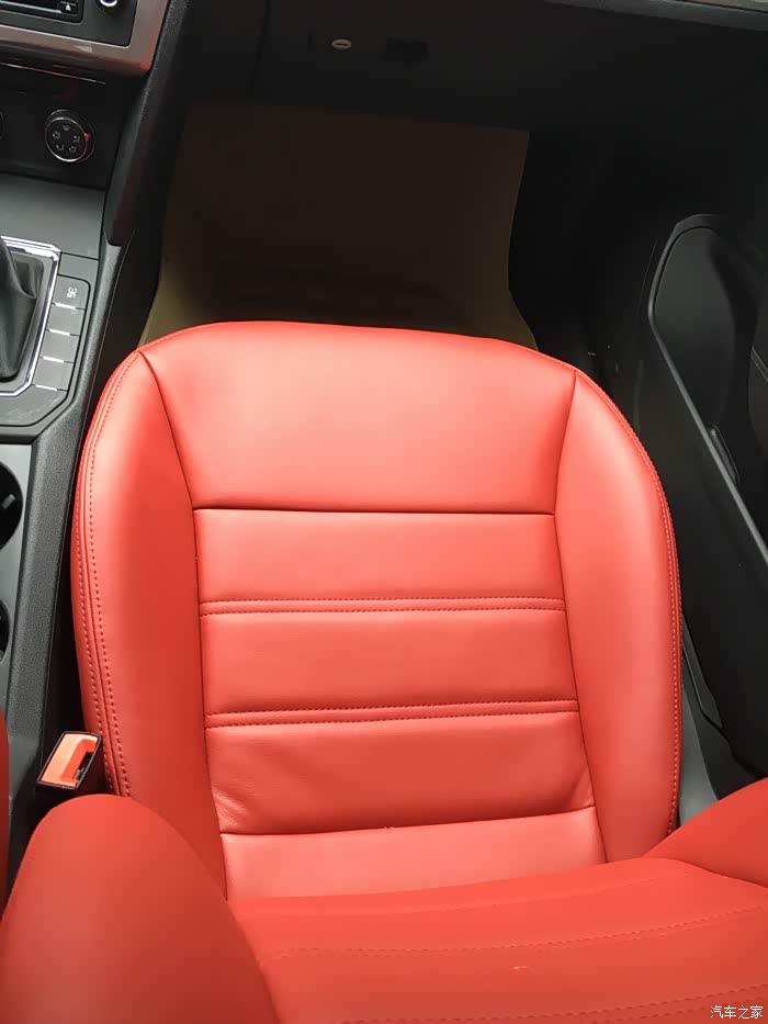 230自动包酒红色真皮座椅