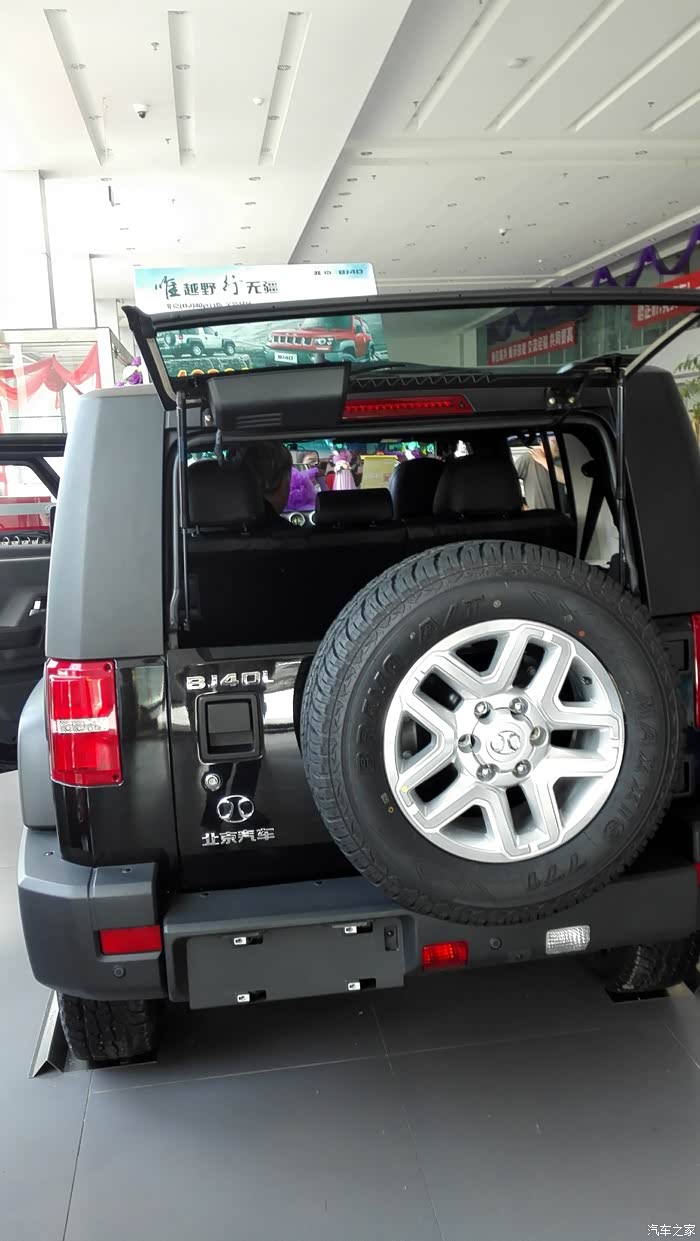 今天去看bj40,顺便把车顶给拆下来看看