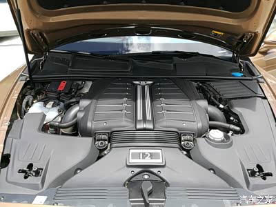 w12发动机机舱设计非常整洁