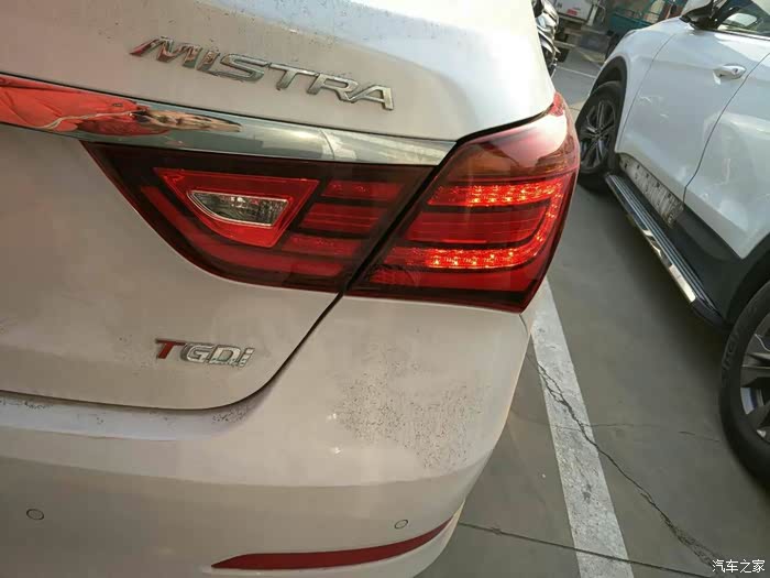 名图2018款尾灯