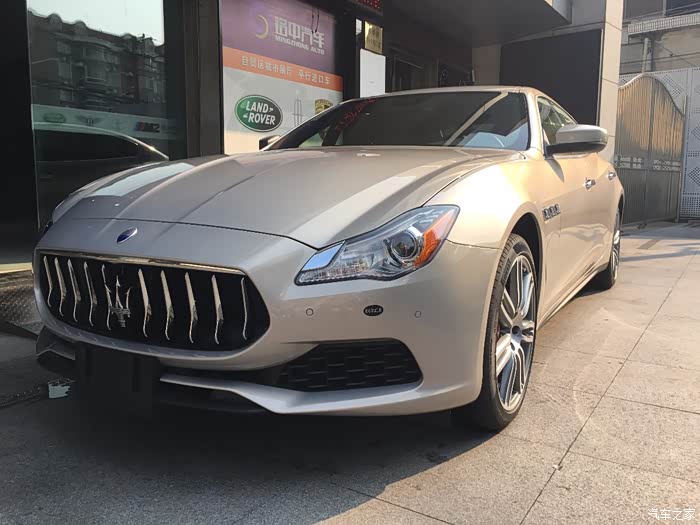 终于见到玛莎拉蒂总裁香槟金现车了