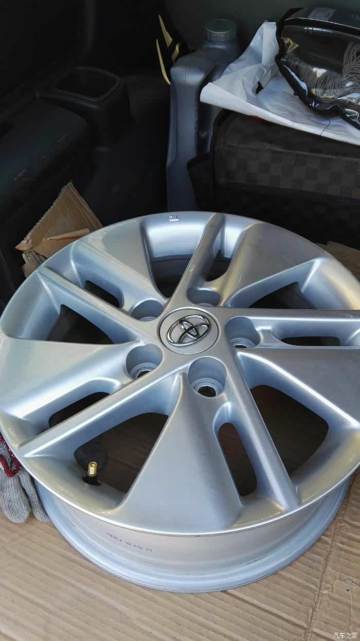 【图】14款原车低配15寸轮毂_卡罗拉论坛_汽车之家论坛