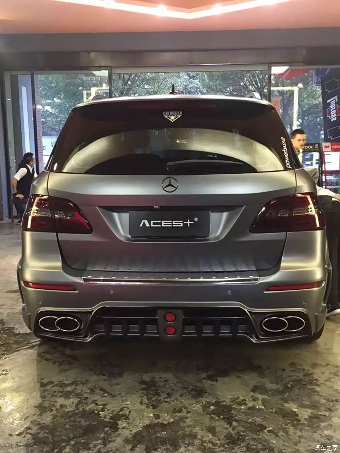 好兄弟的这辆奔驰ml改装的实在太有腔调了先发几张图片欣赏