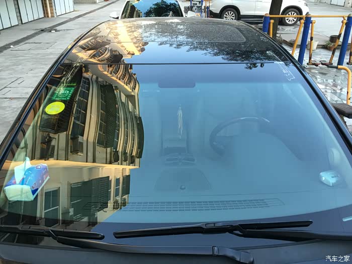 【图】胖9更换前挡玻璃作业!_荣威950论坛_汽车之家论坛