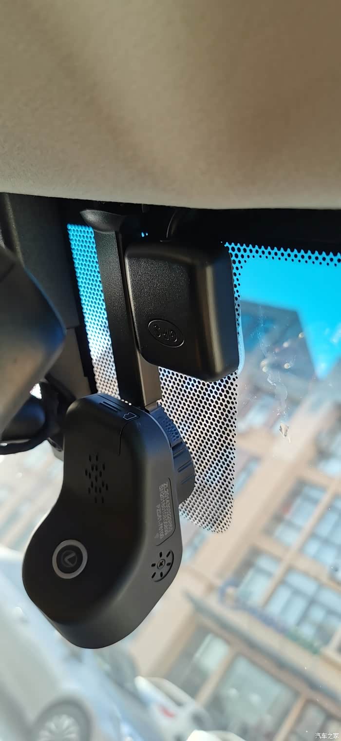 四儿子加装的行车记录仪