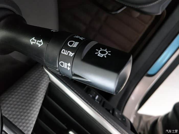 自动头灯还是挺实用的