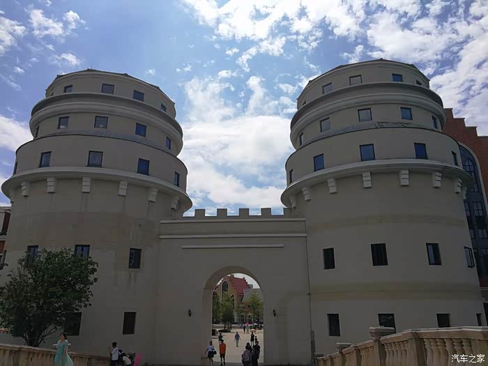 这儿在西乡塘,火炬大厦附近就周末节假日免费