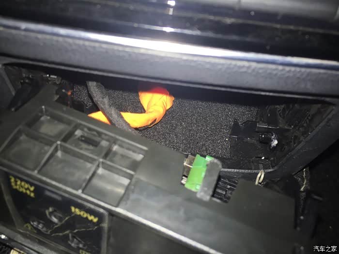 【图】b8后座电源插座掉了,有同样情况的吗?_迈腾论坛_汽车之家论坛