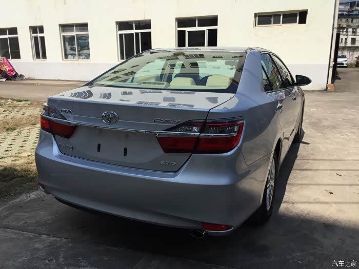 新凯美瑞20领先水晶银提车加导航倒车影像更换全车轮胎作业