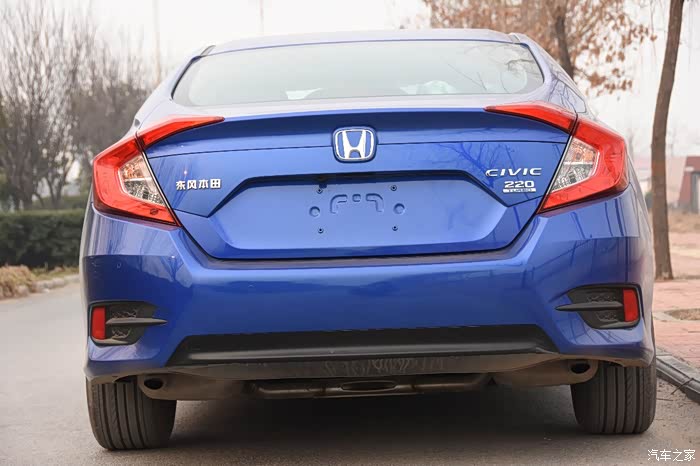 喏~骚气的屁股来一个正面的,括号表明重点解释:东风本田思域1.5t