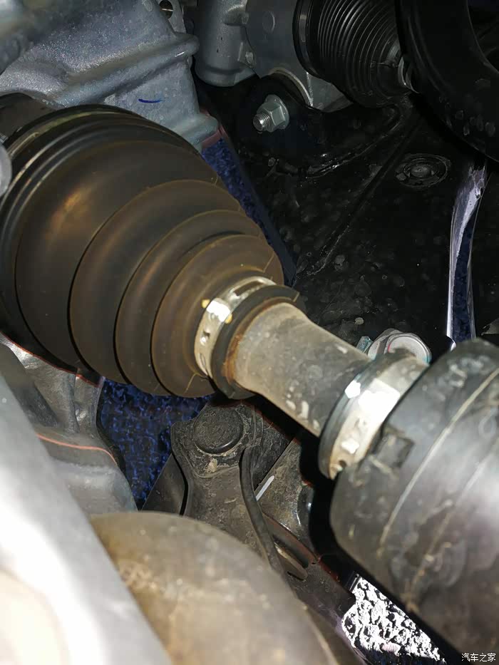 听说最近时兴拍半轴的油封,凑个热闹.