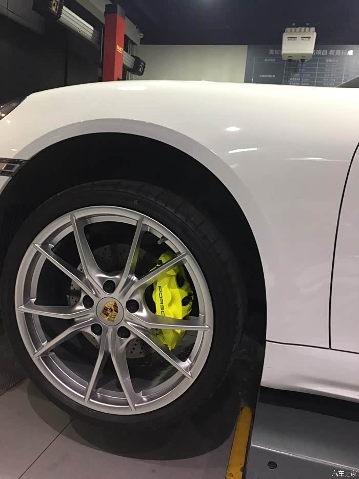 【图】北京首辆718卡钳原车改荧光绿_保时捷911论坛_汽车之家论坛