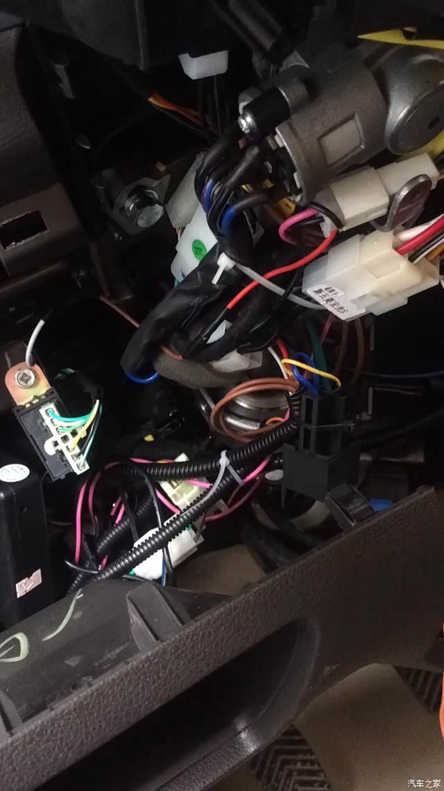 然后接电源线acc线插头写菱宏光s粗白色线电源线红线acc.