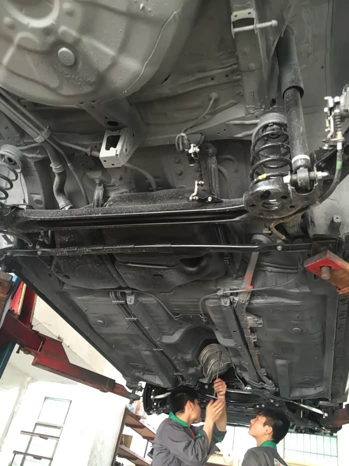 雷凌双擎底盘装甲作业