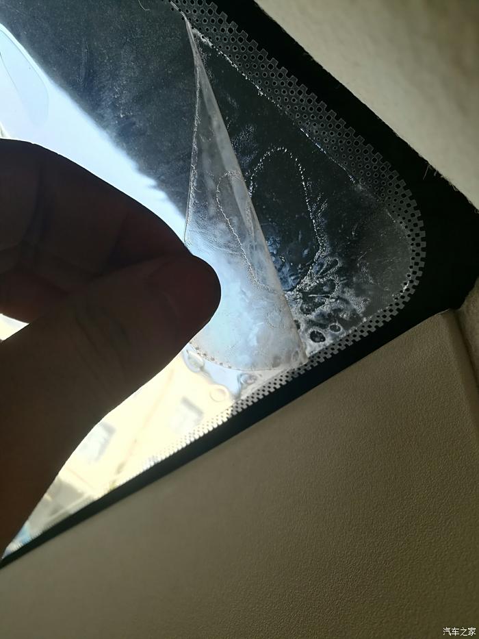 后挡风玻璃的膜都起泡严重可以自己撕下来吗有啥技巧