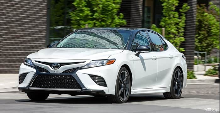 十代雅阁 vs 八代凯美瑞 谁更帅?