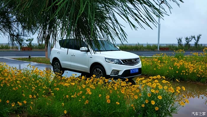 唐僧在西凉泥泞的道路无法阻止前行的脚步雨中漫步