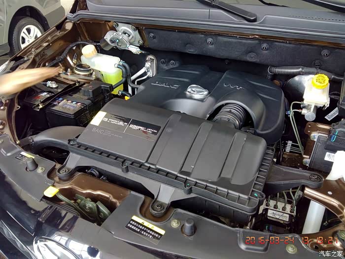 干净的发动机仓.