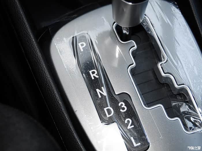 求起亚k22015款三厢自动挡的档位图片谢谢