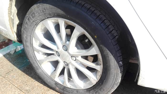 新换的轮胎 上面的英文:gopro   entro gs1