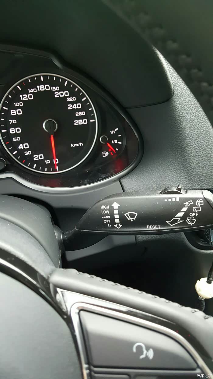 雨刷自动感应怎么设置成自动工作?