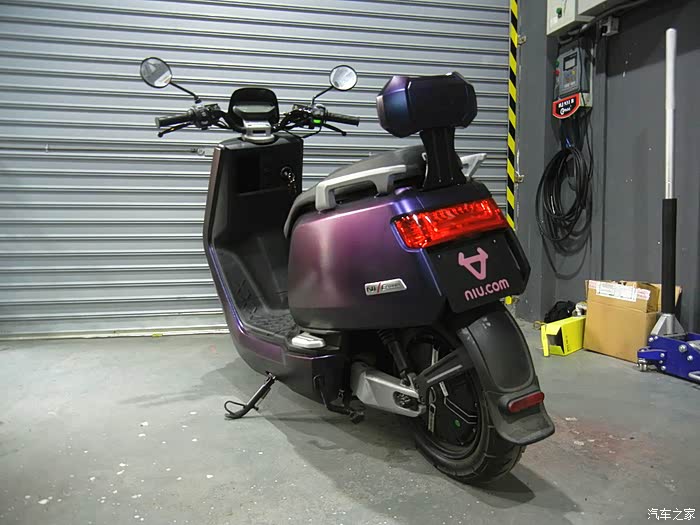 小牛电动车改色作业