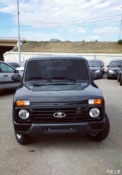 俄罗斯越野车中的uaz猎人和niva拉达pk2020212