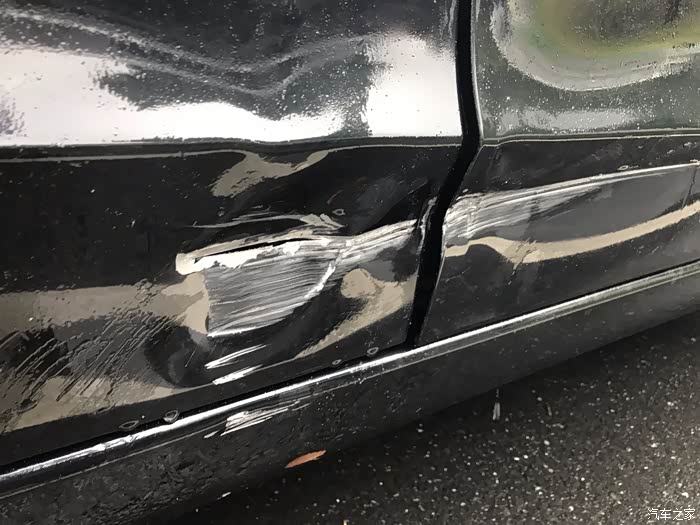 开车时把车门刮擦导致凹陷了这得花多少钱保险还是自费