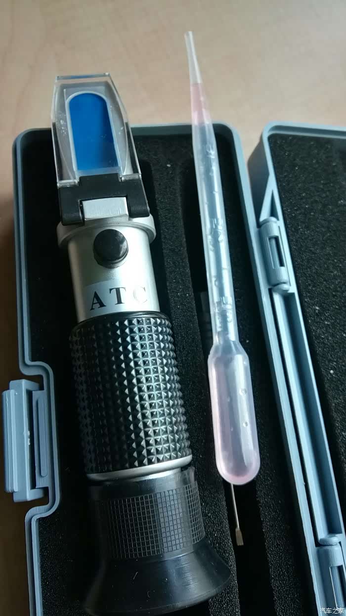 冰点仪到货了,车上抽了点防冻液.