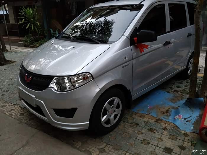 比面包车好看点外观,其实骨子里还辆面包车!