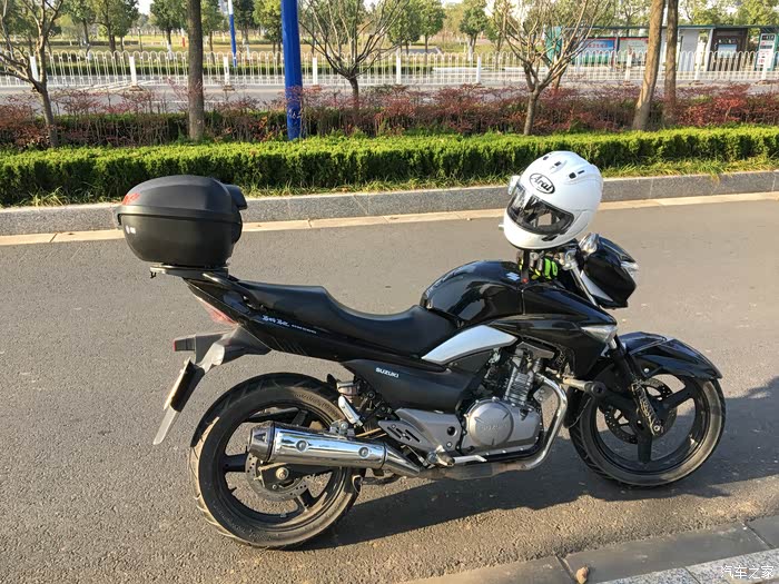 之前arai rx7x白色 现在shoei qwest铁青色