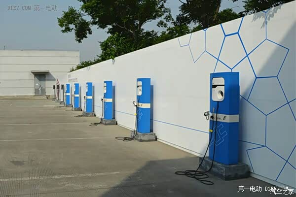 求宝马充电墙盒尺寸.