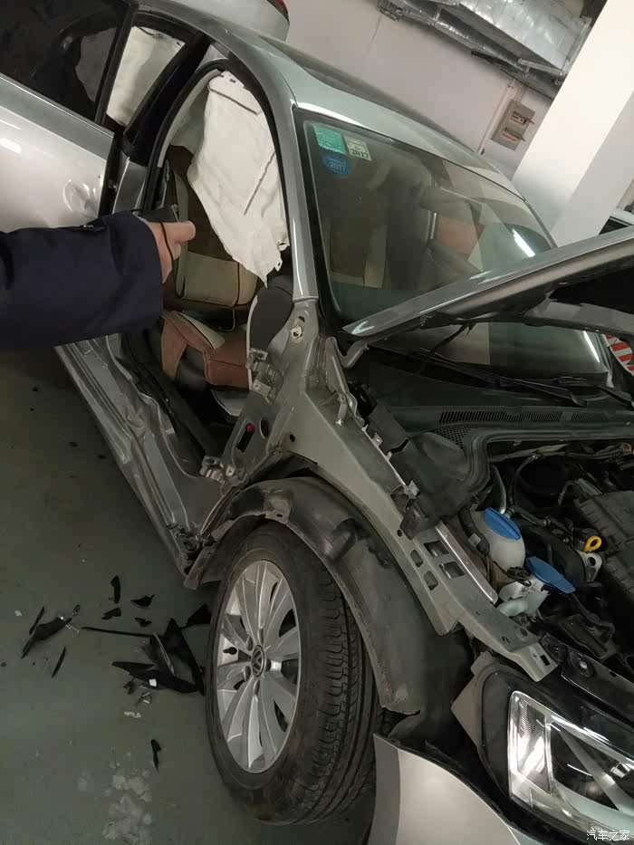 开了一年的速腾被侧面严重碰撞