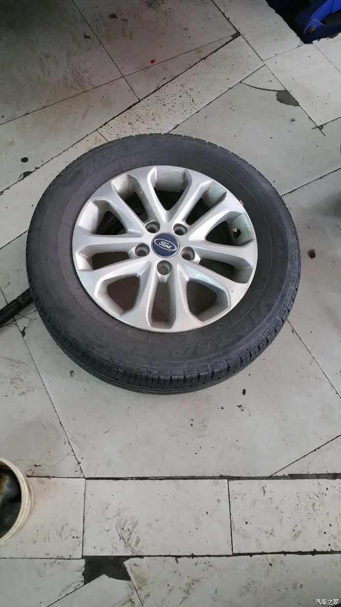 经典福克斯三年换轮胎