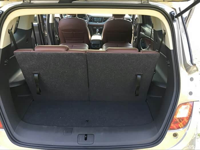 后备箱空间可以忽略
