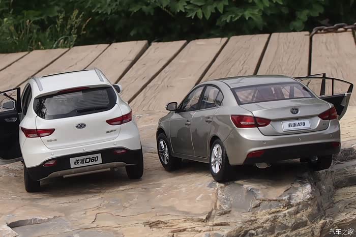 三位美女两台车的旅行