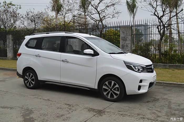 东风启辰的7座mpv
