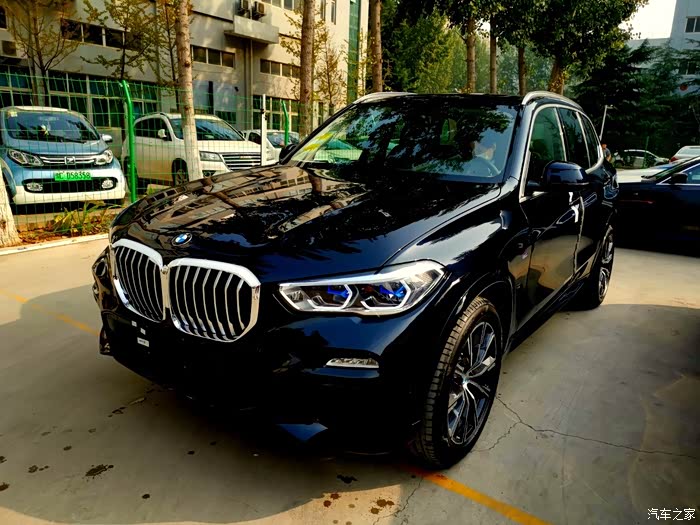 新宝马x5碳黑色,大量图片