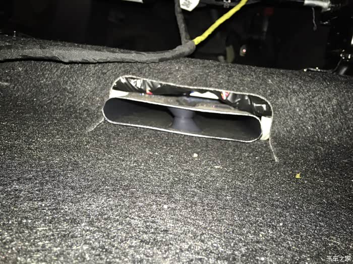 不得不吐槽下后排底下的出风口,积水啊,毛巾吸了一天