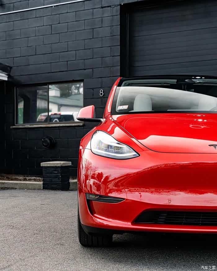 全新特斯拉model y实车,红色的车身风格真靓丽!