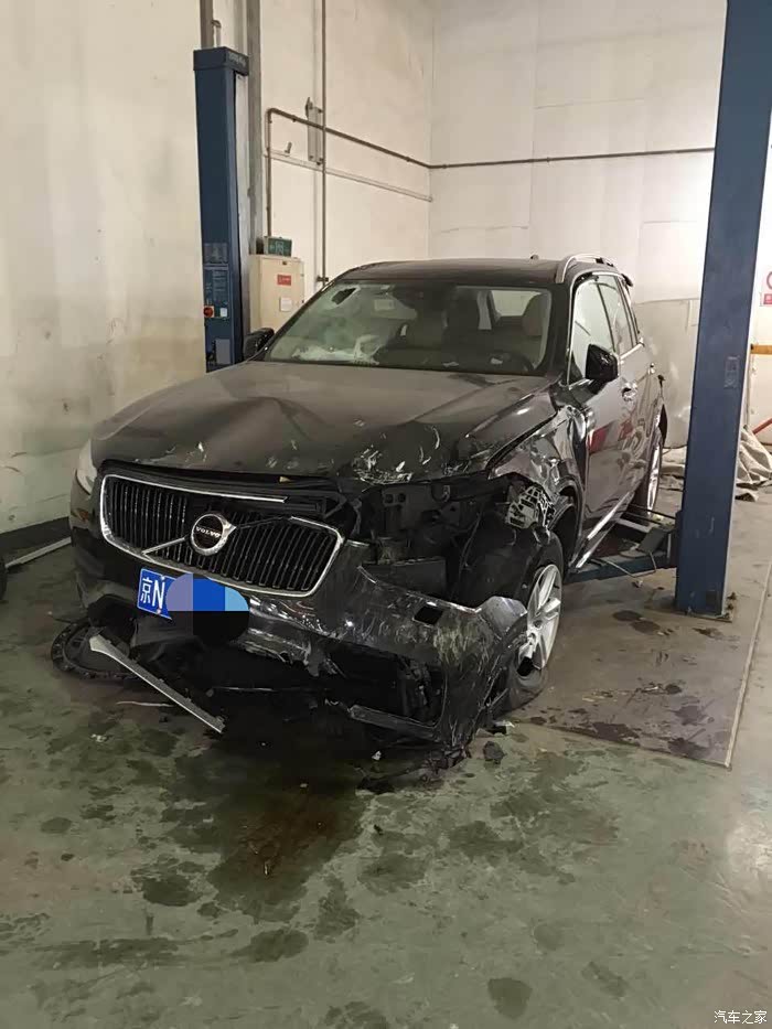 安全无价生命无价一次xc90车祸