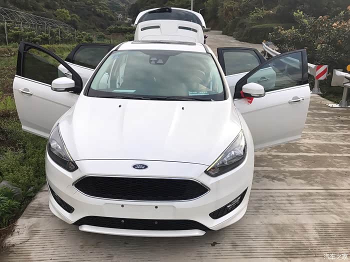 提车开了几天交个作业17款运动型珍珠白