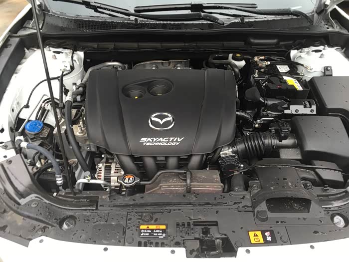 发动机,感觉靠缝隙的地方有些积灰,不知道大家都是怎么保持干净的.