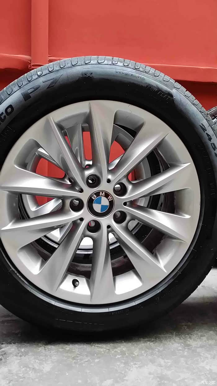 宝马x3原装307轮毂和倍耐力轮胎4条5000公里 自己车的 请版主开恩