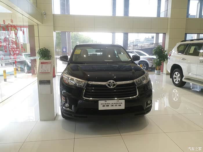 在即将面临换代的今天探访丰田4s店只看到一台没人品鉴的汉兰达