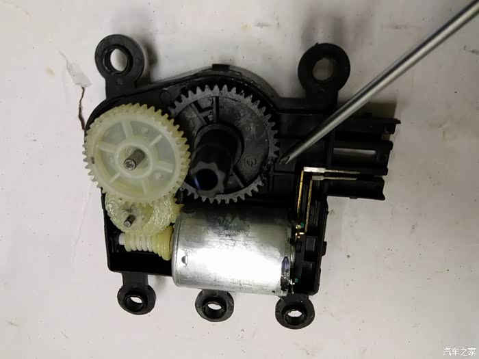 13款x80自动空调内外循环翻板电机秒修