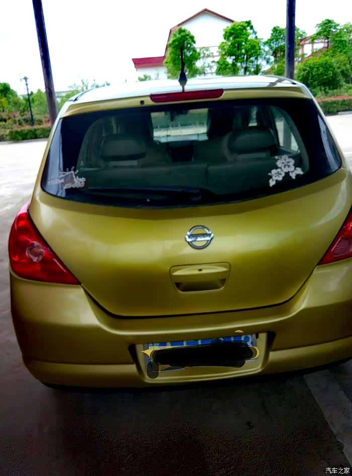 经典老车一骐达05款金色