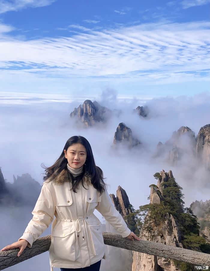 山顶的风景很美.