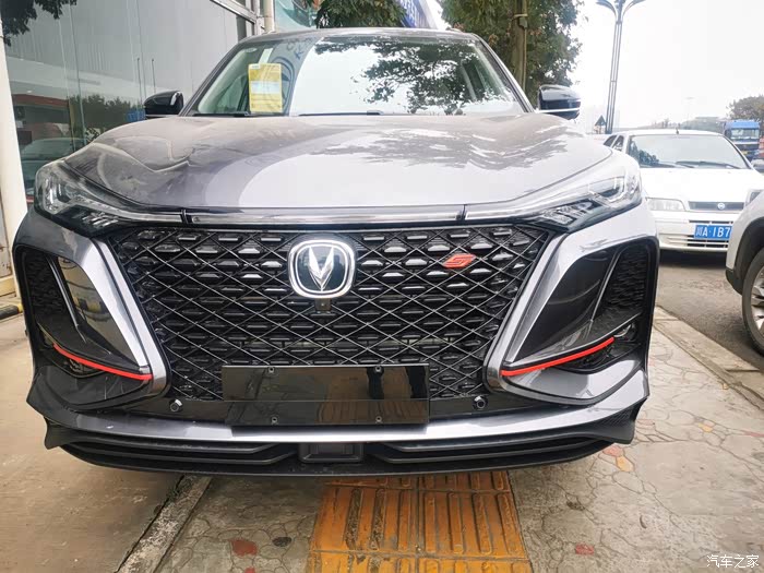 cs75plus前脸造型时尚帅气